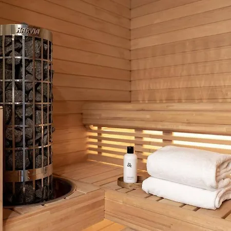 Sauna, Balcony, 2 Bedroom In Myyrmaki + Free Parking! Διαμέρισμα