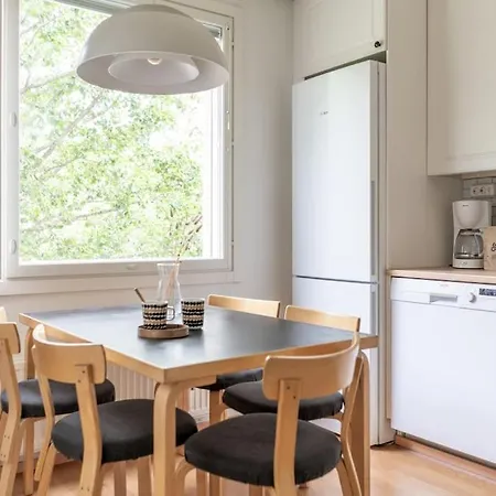 Sauna, Balcony, 2 Bedroom In Myyrmaki + Free Parking! Apartamento